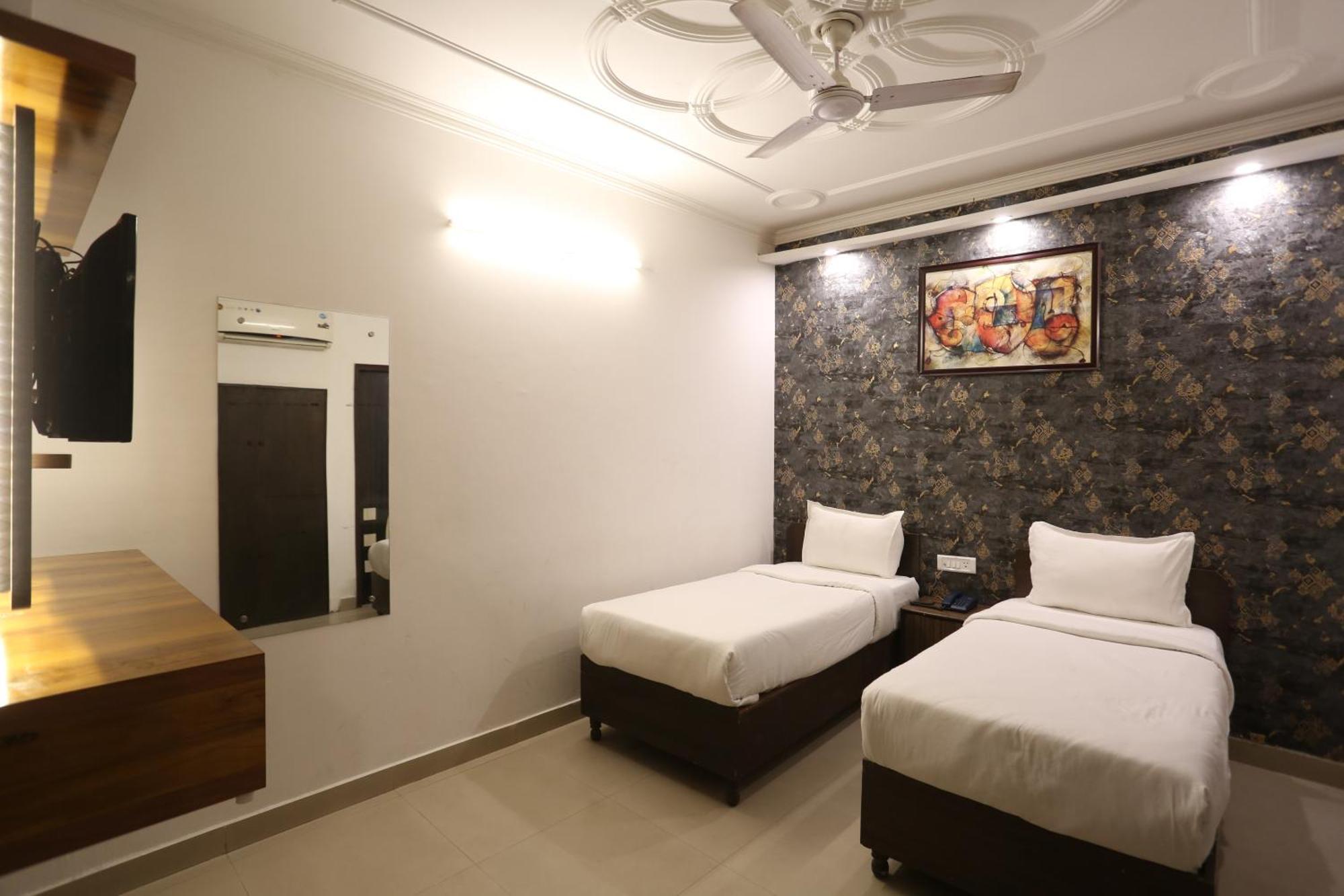 Backpackers - Ink Hotels Delhi Airport By Ss Group Neu-Delhi Exterior foto